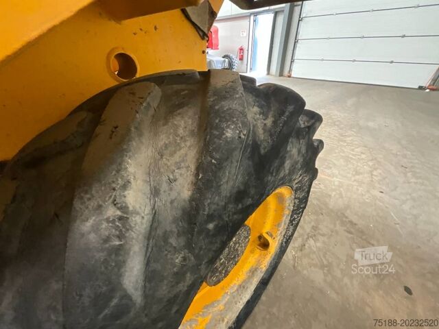 Döngölő teherautó JCB 6 TF T