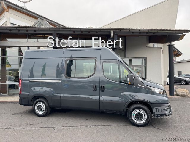 Panelová dodávka IVECO Daily 35S18HA8 3.0L *R3.520mm*AHK*2xSchiebetür*