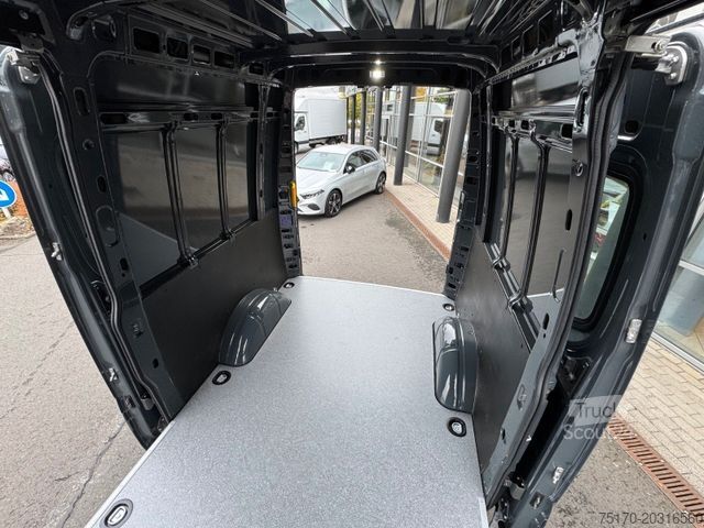Panelová dodávka IVECO Daily 35S18HA8 3.0L *R3.520mm*AHK*2xSchiebetür*
