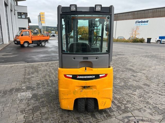 Frontgaffeltruck JUNGHEINRICH EFG 215 / Triplex 4.25m / 1.851h / Batterie 2023