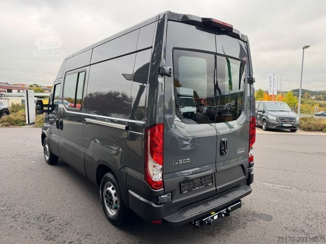 Фургон з високим дахом IVECO Daily 35S18HA8 3.0L *R3.520mm*AHK*2xSchiebetür*