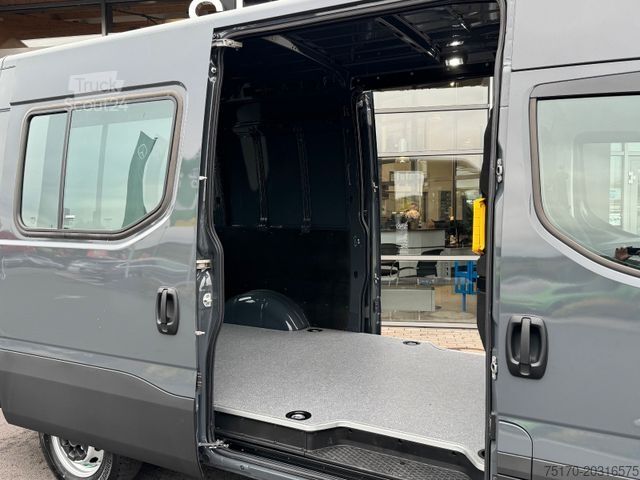 Фургон з високим дахом IVECO Daily 35S18HA8 3.0L *R3.520mm*AHK*2xSchiebetür*