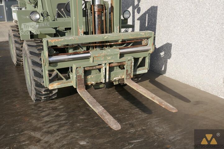 Vorkheftruck voor ruw terrein Case M4K Ex-army