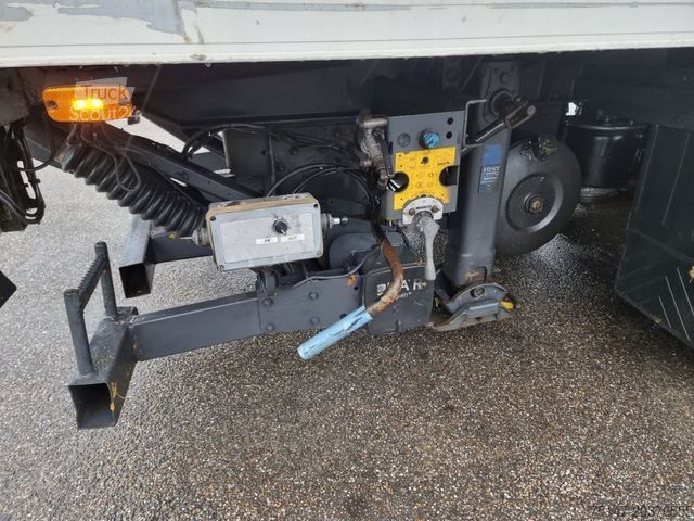Koeltrailers SCHMITZ CARGOBULL 18 to Tandem Kühlkoffer Ladebordwand Durchlader