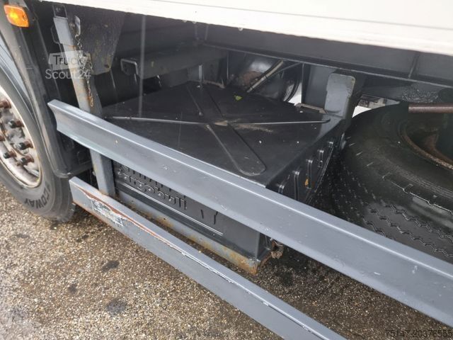 Koeltrailers SCHMITZ CARGOBULL 18 to Tandem Kühlkoffer Ladebordwand Durchlader