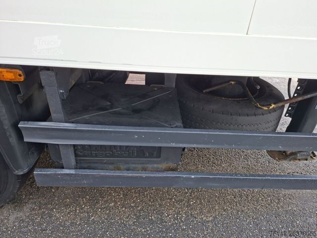 Рефрижераторний причіп SCHMITZ CARGOBULL 18 to Tandem Kühlkoffer Ladebordwand Durchlader