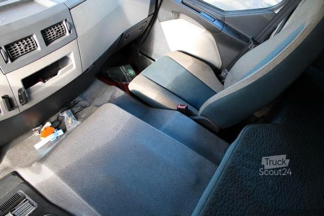 Вантажівка зі змінною надбудовою VOLVO FE 320 4x2 LL - Nr.: 699