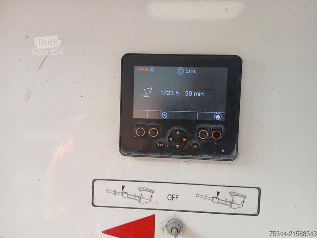 Standard tractor unit Iveco 450 8X4 CON BETONIERA CIFA