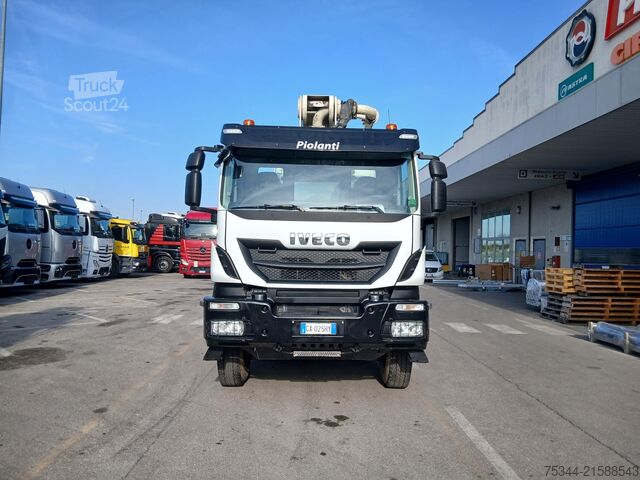 Standard tractor unit Iveco 450 8X4 CON BETONIERA CIFA