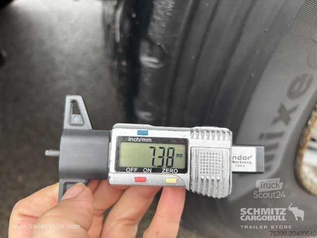 Semirimorchio con telone Schmitz Cargobull Semitrailer Curtainsider Standard