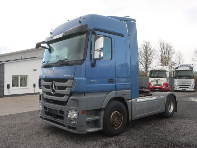 Standard tractor unit Mercedes Benz 1844 LS 4x2 MP3 Megaspace Retarder