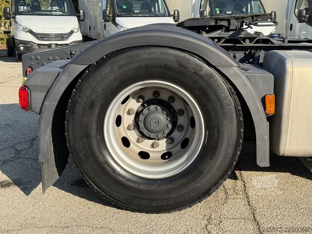 Trattore stradale standard Iveco Sway 490
