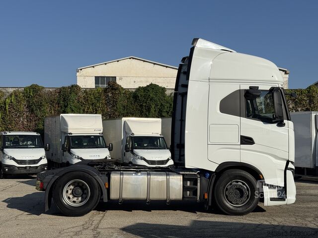 Trattore stradale standard Iveco Sway 490