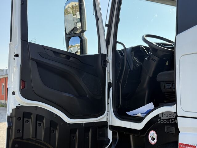 Trattore stradale standard Iveco Sway 490