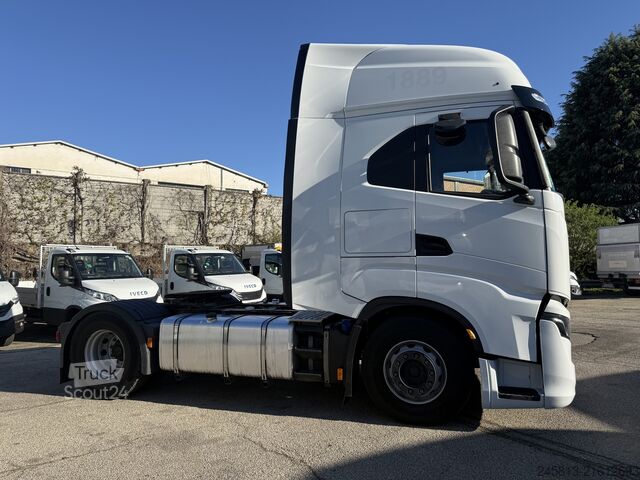 Standard tractor unit Iveco sway 490