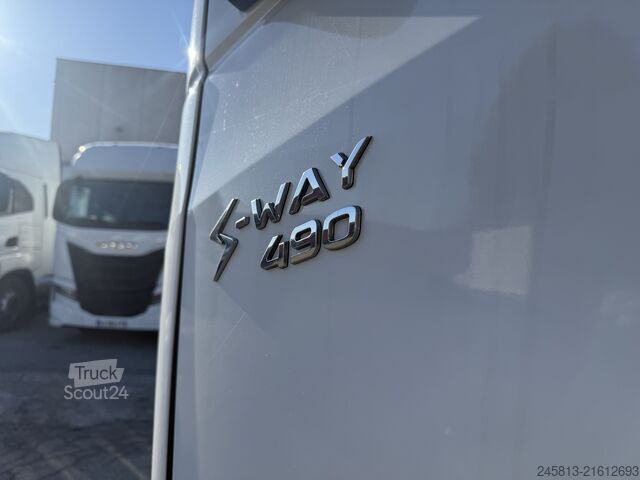 Standard tractor unit Iveco sway 490