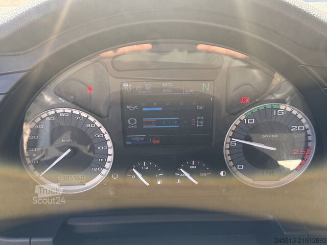 Standard tractor unit Iveco sway 490