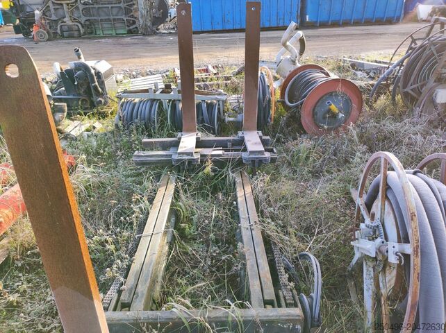 Palet çatalı  Forklift mast with forks/ Tõstuki mast käppadega