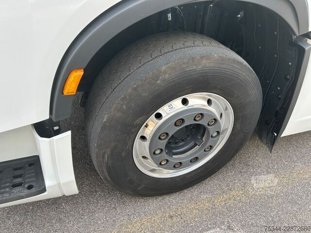Standardowy ciągnik siodłowy Iveco S-WAY 490