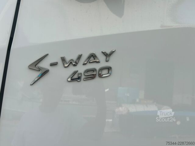 Standardowy ciągnik siodłowy Iveco S-WAY 490