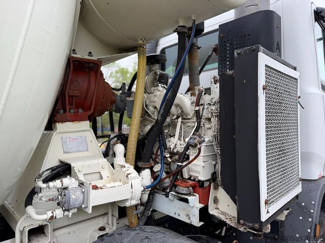 Betona maisītājmašīna kravas automašīna Astra HD8 84.45