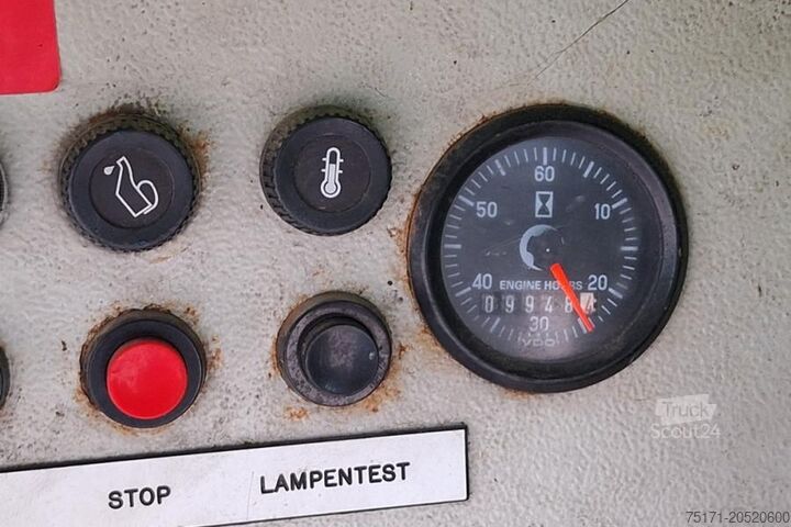 Podnośnik nożycowy Holland Lift Megastar G300 Diesel, 4x4x4 Drive, 33.5m Working H