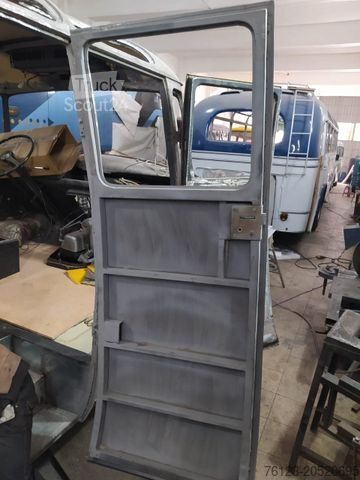 Minibus MERCEDES-BENZ Vorgänger Sprinter O 319 Samba mit Faltdach AC