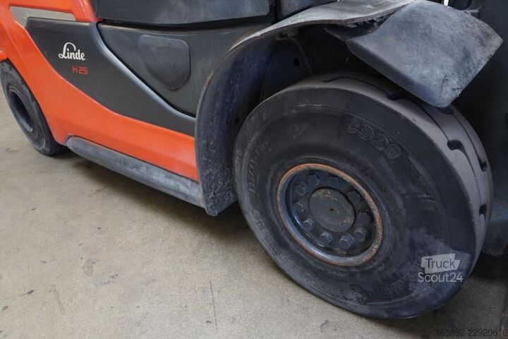 Trukki Linde H 25 T 1202