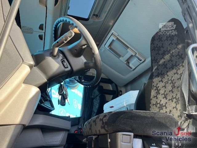 Camion de matières dangereuses Scania R 450 A4x2NA RETARDER 8T DIFF-L SMART2