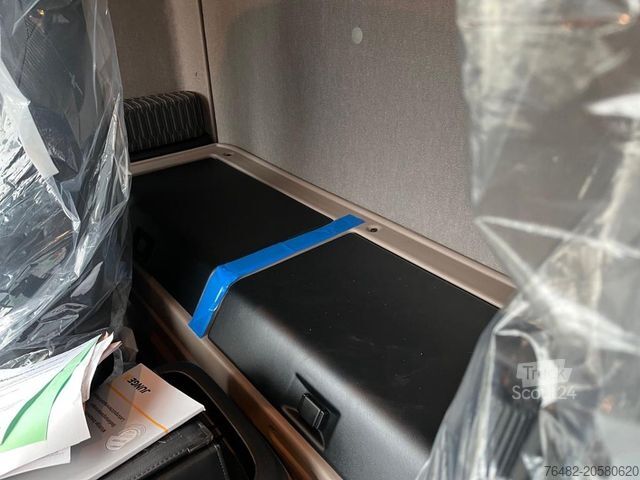 Kamion sa ravnom platformom i ceradom DAF XB 290 FA 16 to Pritsche Schiebeplane LBW