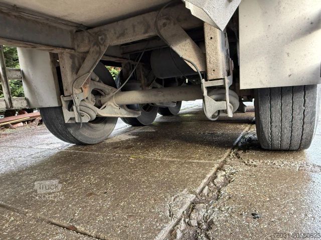 Refriģeratora puspiekabe CHEREAU 3 Axle Thermoking SL 250 1850 7CM Side H260cm