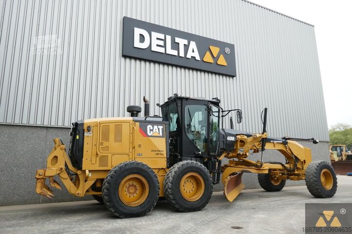 Grader Caterpillar 140M2