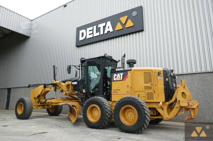 Grader Caterpillar 140M2