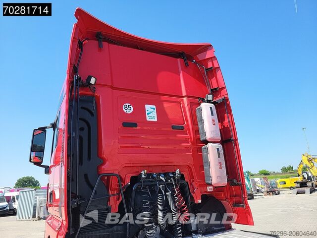 Standaard trekker MAN TGX 18.460 TGX 4X2 Retarder 2x Tanks XXL ACC