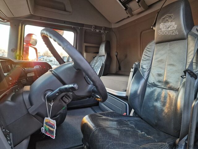 валіза Scania R580 V8 Topline 6x2 - Box with sidedoors - Reta...