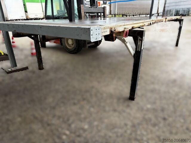 Swap test nyitott Krone Plattform 7,82m mit Steckrungen mittig