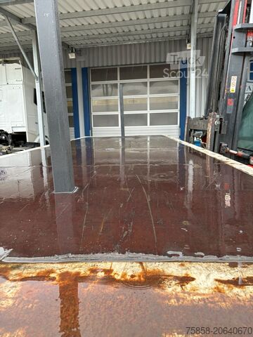 Swap test nyitott Krone Plattform 7,82m mit Steckrungen mittig