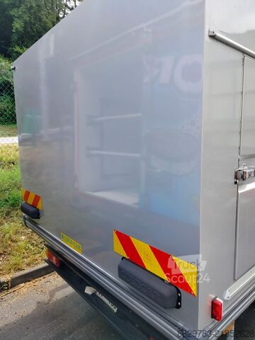 Autotransporter Nissan NT 500