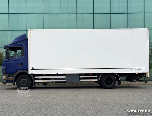 Vrachtwagen met bakwagen SCANIA P94-220 EURO 2 AIRCO MANUAL GEARBOX LAMBOO BOX T
