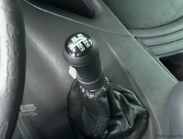 Vrachtwagen met bakwagen SCANIA P94-220 EURO 2 AIRCO MANUAL GEARBOX LAMBOO BOX T