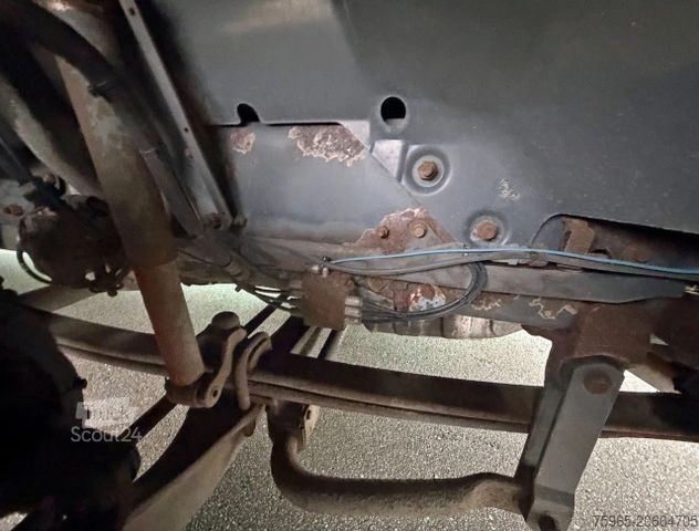 Vrachtwagen met bakwagen SCANIA P94-220 EURO 2 AIRCO MANUAL GEARBOX LAMBOO BOX T