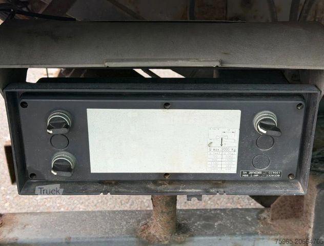 Vrachtwagen met bakwagen SCANIA P94-220 EURO 2 AIRCO MANUAL GEARBOX LAMBOO BOX T