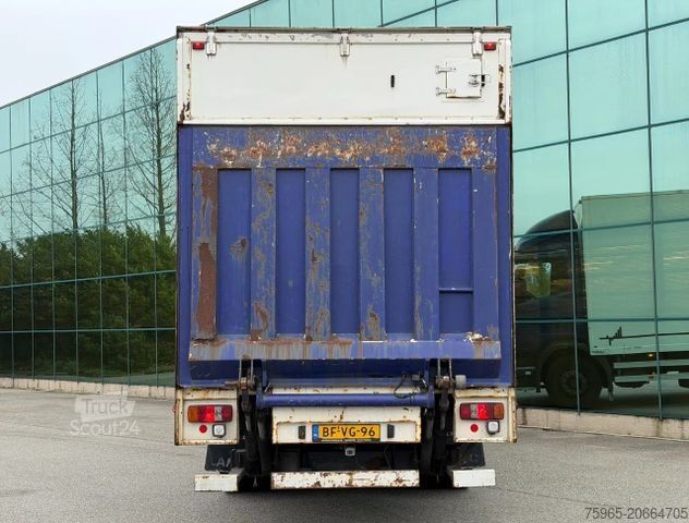 Vrachtwagen met bakwagen SCANIA P94-220 EURO 2 AIRCO MANUAL GEARBOX LAMBOO BOX T