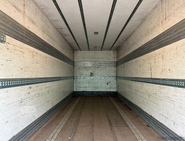 Vrachtwagen met bakwagen SCANIA P94-220 EURO 2 AIRCO MANUAL GEARBOX LAMBOO BOX T