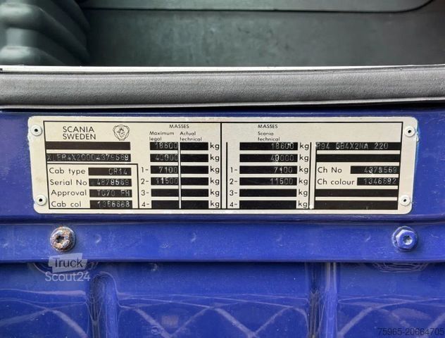 Vrachtwagen met bakwagen SCANIA P94-220 EURO 2 AIRCO MANUAL GEARBOX LAMBOO BOX T