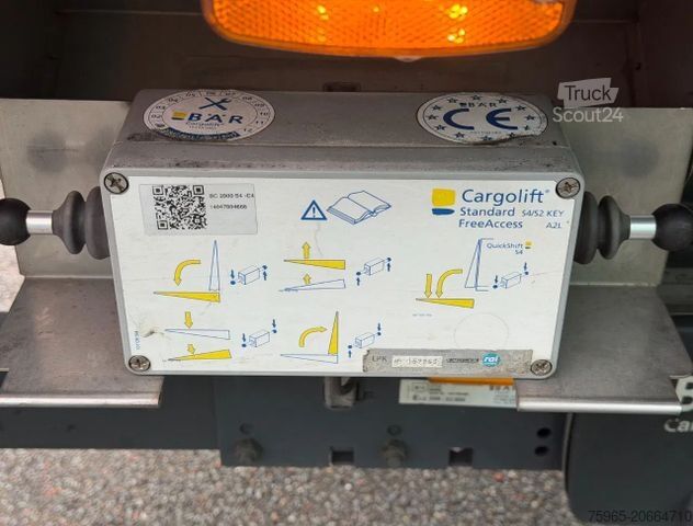 Koelwagen SCANIA P370 VAN BEURDEN ISOLATED BOX THERMO KING TAIL L