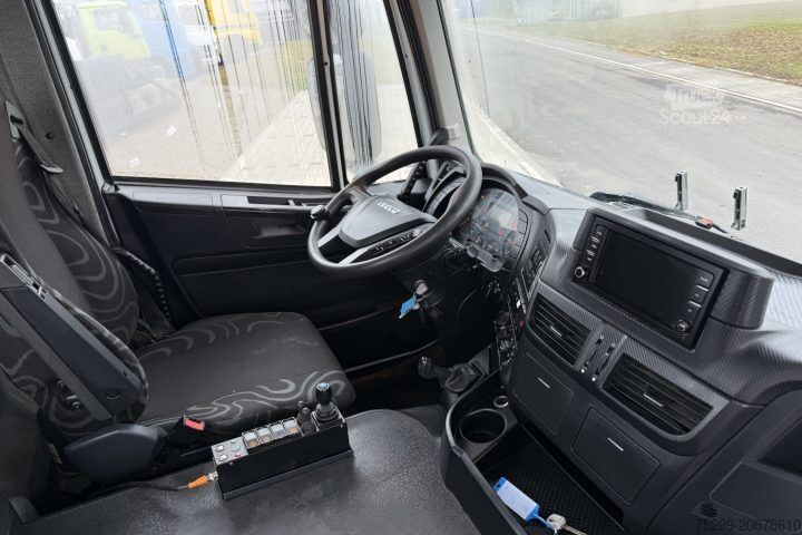 Abrollkipper Iveco 340T45 Trakker 8x4 Palfinger / Swiss-Vehicle