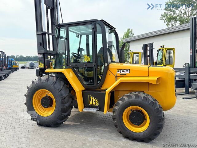 Gabelstapler fĂŒr unwegsames GelĂ€nde JCB 940 / TRIPLEX 4500 / FREE-LIFT NEW TIRES