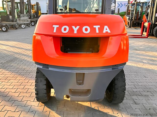 Gabelstapler Toyota 42-4FD40 / DIESEL / 4500KG / DUPLEX / FO