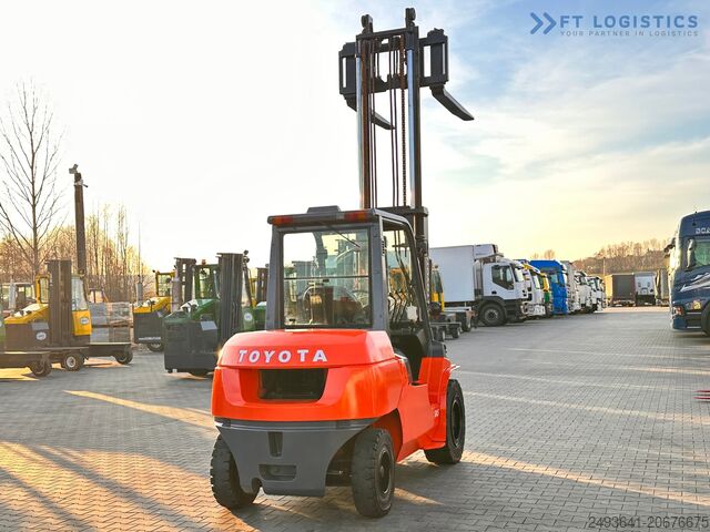 Gabelstapler Toyota 42-4FD40 / DIESEL / 4500KG / DUPLEX / FO